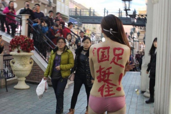 杭州江干区：按摩之余，咀嚼茶香雅趣